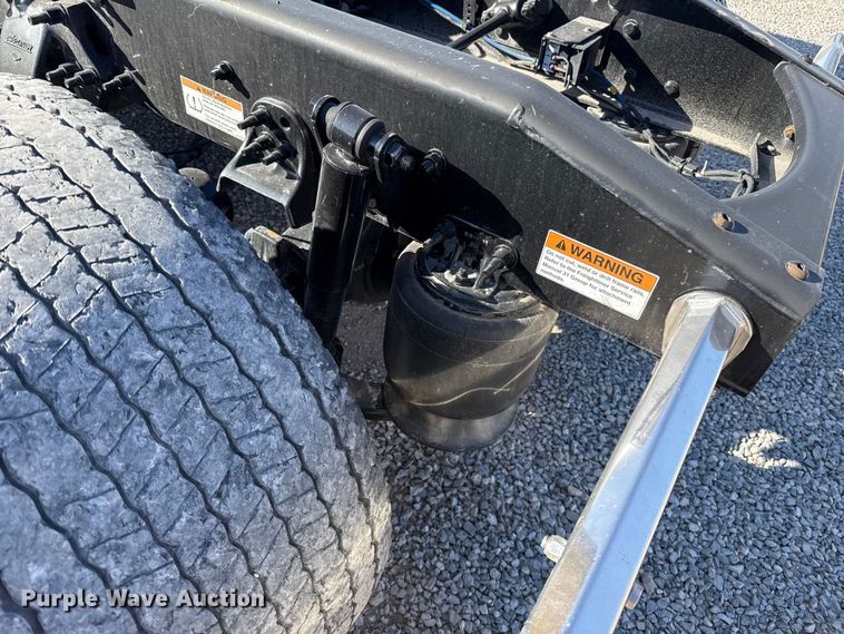 image for item ES5874 2021 Freightliner Cascadia 126 semi truck