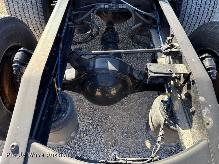 image for item ES5874 2021 Freightliner Cascadia 126 semi truck