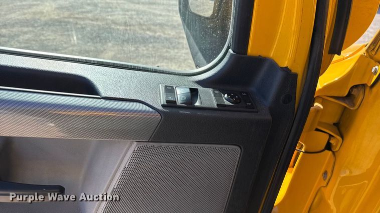 image for item ES5874 2021 Freightliner Cascadia 126 semi truck