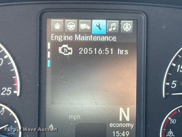 image for item ES5874 2021 Freightliner Cascadia 126 semi truck