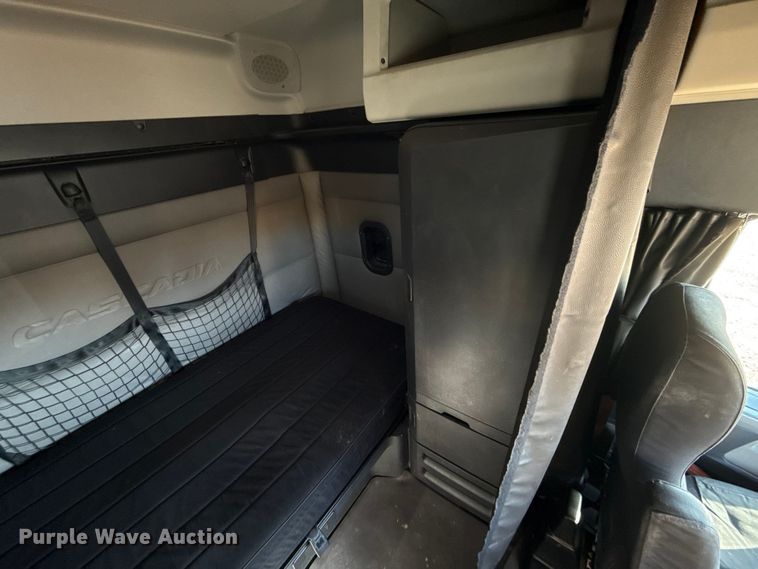 image for item ES5874 2021 Freightliner Cascadia 126 semi truck