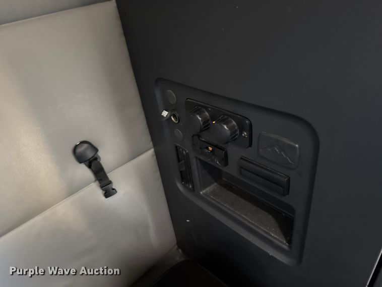 image for item ES5874 2021 Freightliner Cascadia 126 semi truck