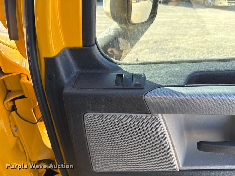 image for item ES5874 2021 Freightliner Cascadia 126 semi truck