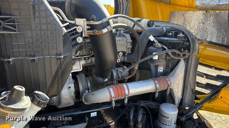 image for item ES5874 2021 Freightliner Cascadia 126 semi truck