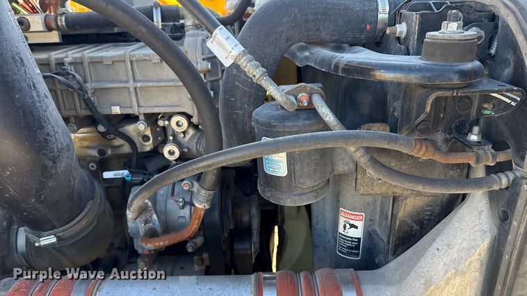 image for item ES5874 2021 Freightliner Cascadia 126 semi truck