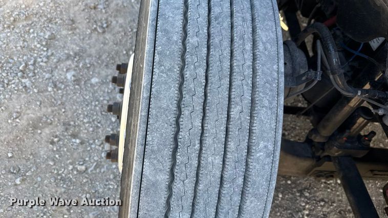 image for item ES5874 2021 Freightliner Cascadia 126 semi truck