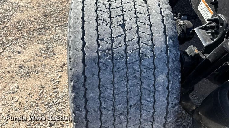 image for item ES5874 2021 Freightliner Cascadia 126 semi truck