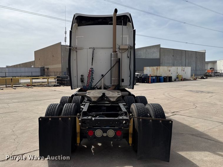image for item ES5883 2006 Kenworth T2000 semi truck