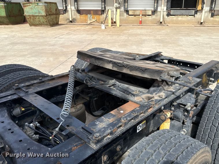 image for item ES5883 2006 Kenworth T2000 semi truck