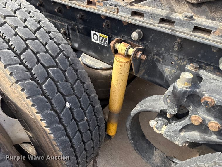 image for item ES5883 2006 Kenworth T2000 semi truck