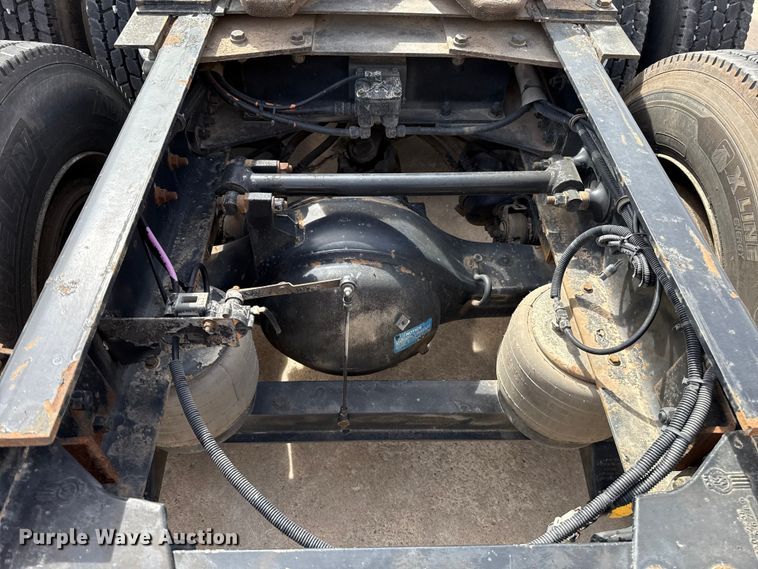 image for item ES5883 2006 Kenworth T2000 semi truck