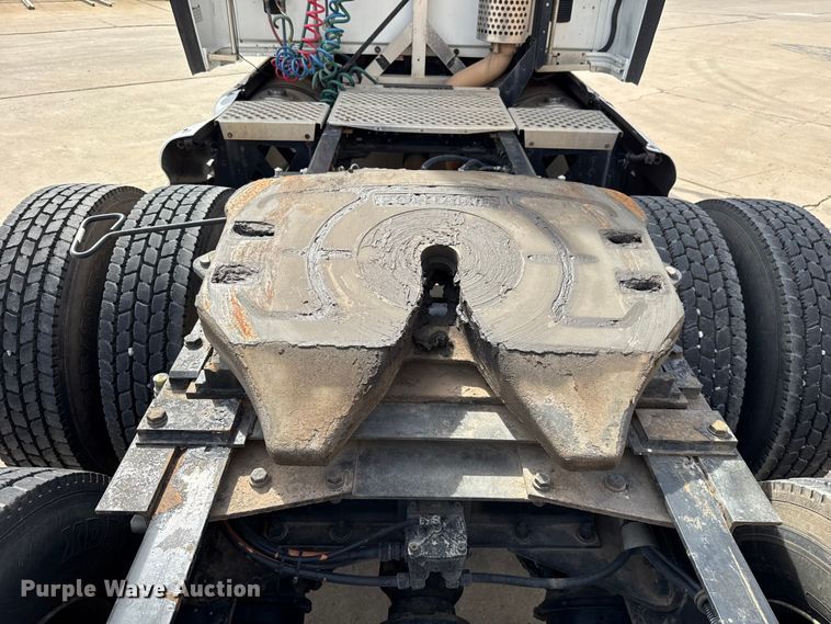 image for item ES5883 2006 Kenworth T2000 semi truck