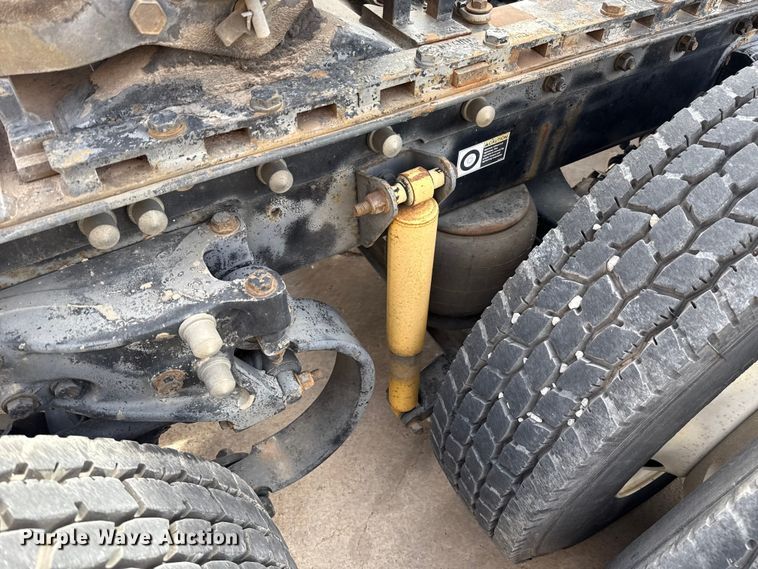 image for item ES5883 2006 Kenworth T2000 semi truck