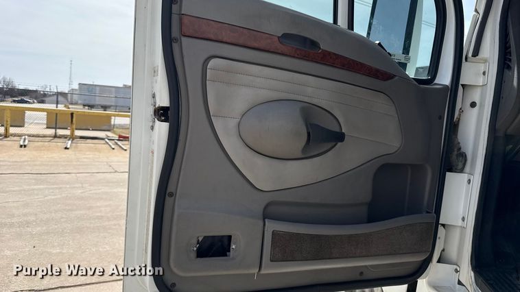 image for item ES5883 2006 Kenworth T2000 semi truck