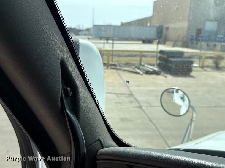 image for item ES5883 2006 Kenworth T2000 semi truck