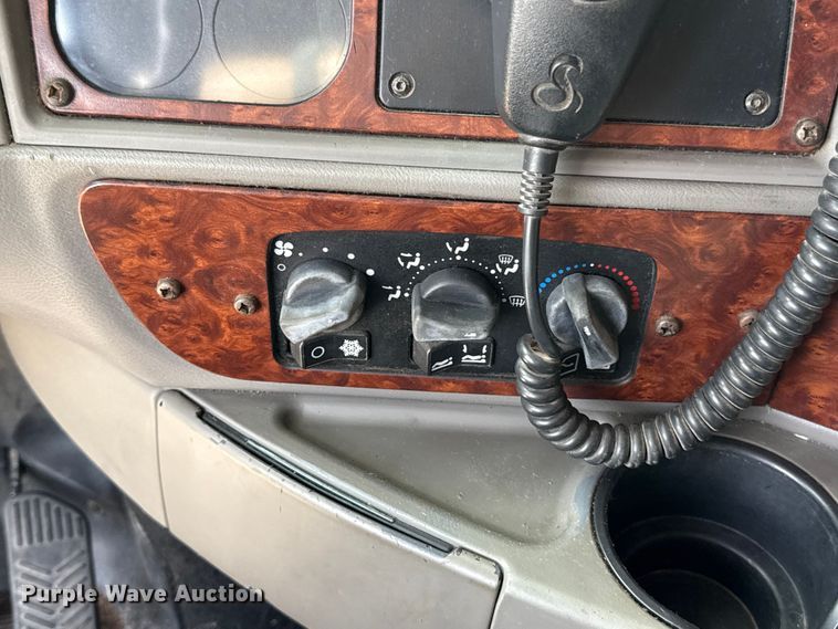 image for item ES5883 2006 Kenworth T2000 semi truck