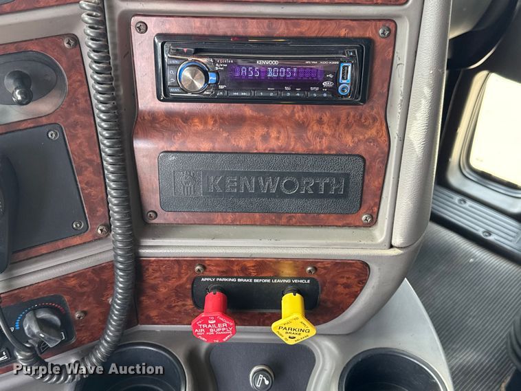 image for item ES5883 2006 Kenworth T2000 semi truck