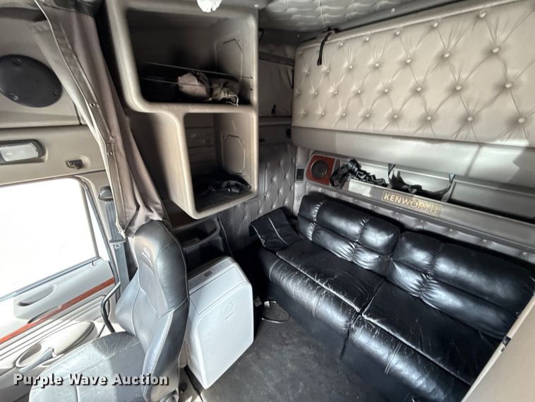 image for item ES5883 2006 Kenworth T2000 semi truck