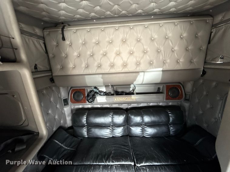 image for item ES5883 2006 Kenworth T2000 semi truck