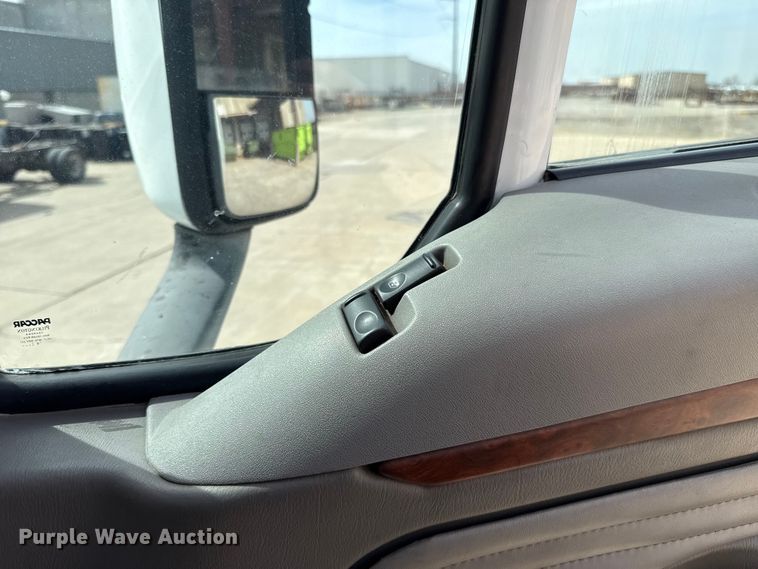 image for item ES5883 2006 Kenworth T2000 semi truck