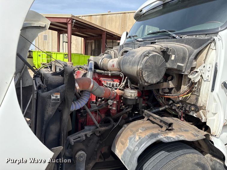 image for item ES5883 2006 Kenworth T2000 semi truck