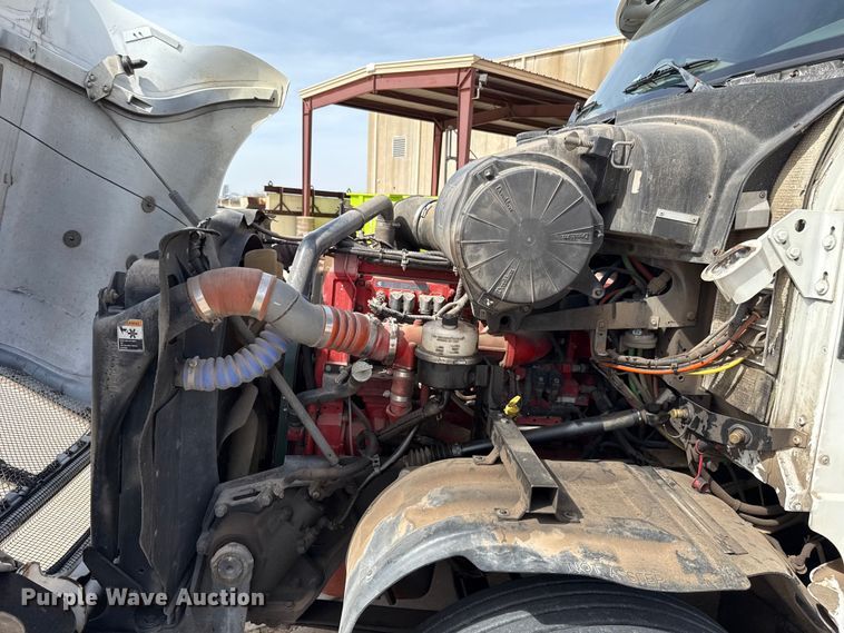 image for item ES5883 2006 Kenworth T2000 semi truck