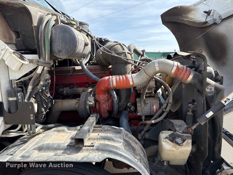 image for item ES5883 2006 Kenworth T2000 semi truck