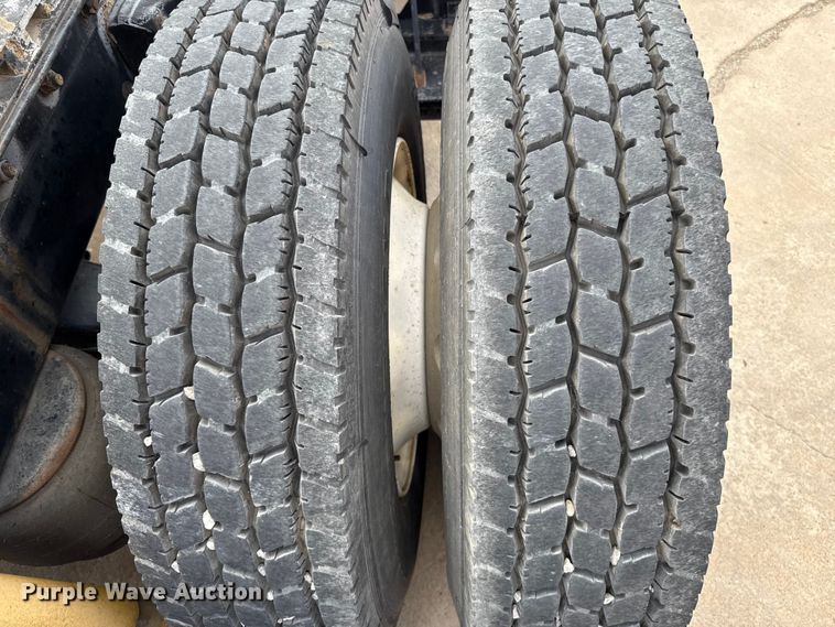 image for item ES5883 2006 Kenworth T2000 semi truck