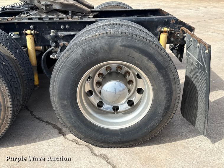 image for item ES5883 2006 Kenworth T2000 semi truck