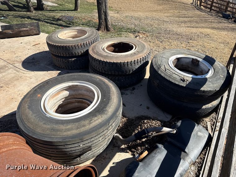 image for item ES5895 (8) wheels and tires