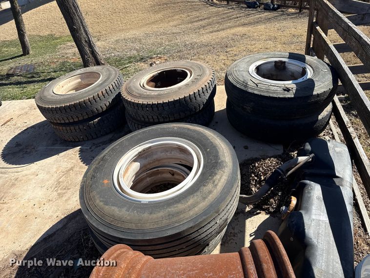 image for item ES5895 (8) wheels and tires