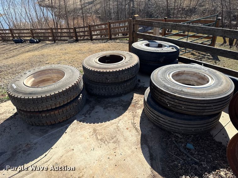 image for item ES5895 (8) wheels and tires