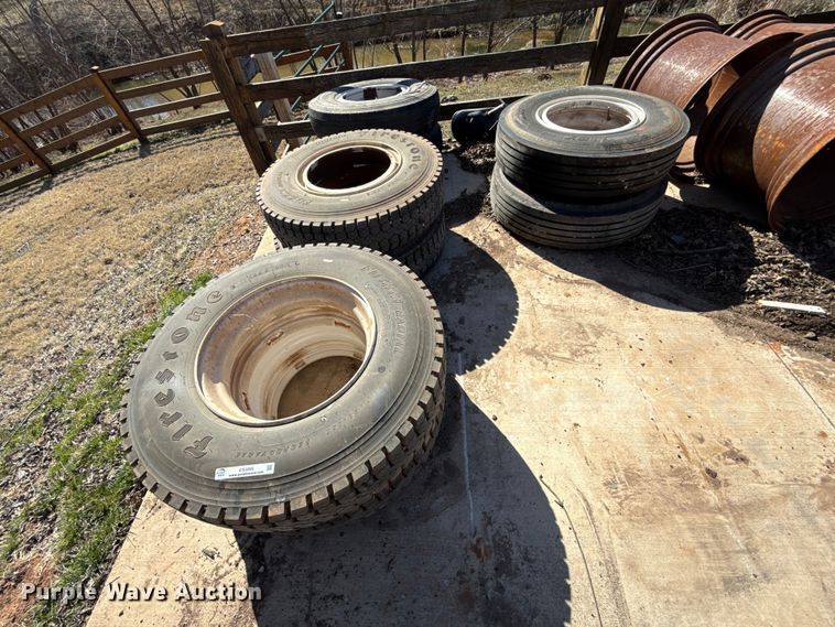 image for item ES5895 (8) wheels and tires