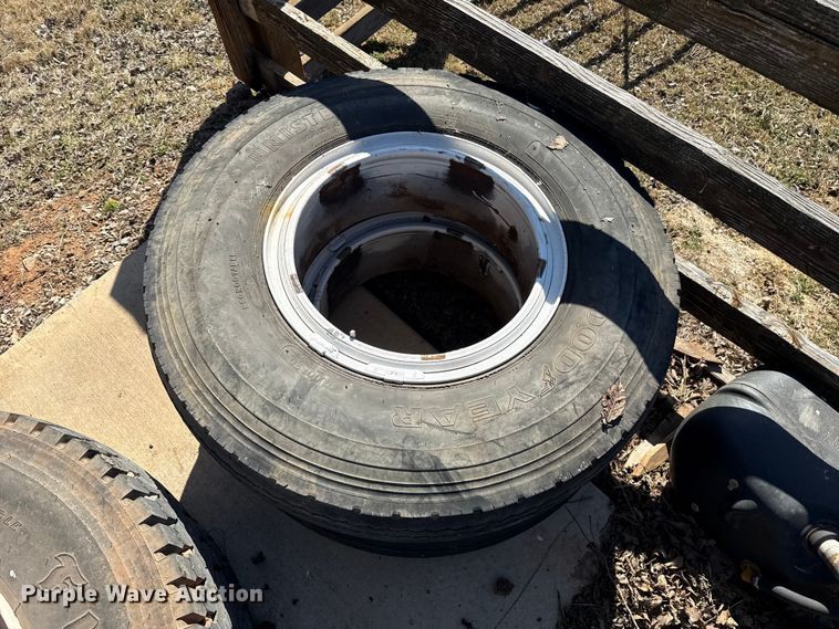 image for item ES5895 (8) wheels and tires