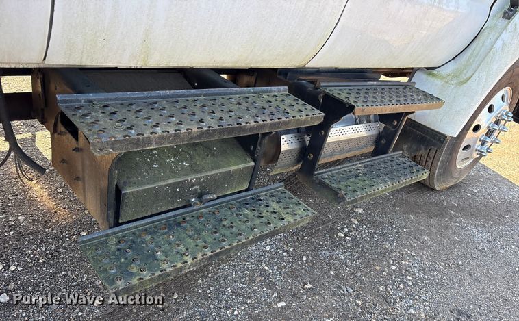 image for item ES8544 2008 Ford F650 Super Duty Crew Cab utility / service truck