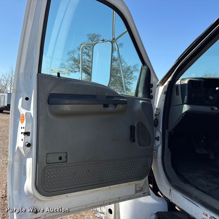 image for item ES8544 2008 Ford F650 Super Duty Crew Cab utility / service truck