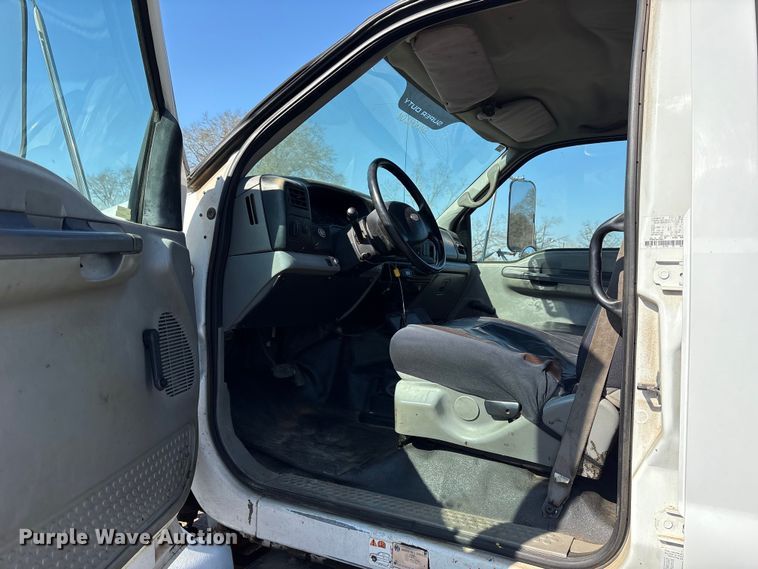 image for item ES8544 2008 Ford F650 Super Duty Crew Cab utility / service truck