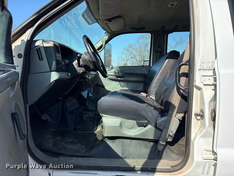 image for item ES8544 2008 Ford F650 Super Duty Crew Cab utility / service truck