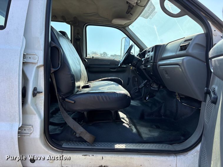 image for item ES8544 2008 Ford F650 Super Duty Crew Cab utility / service truck