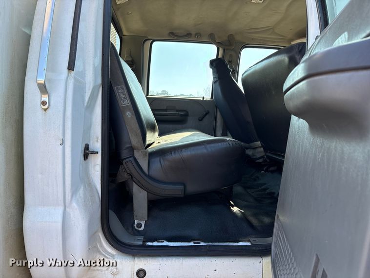 image for item ES8544 2008 Ford F650 Super Duty Crew Cab utility / service truck