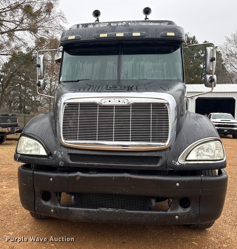 image for item ES8571 2006 Freightliner Columbia semi truck