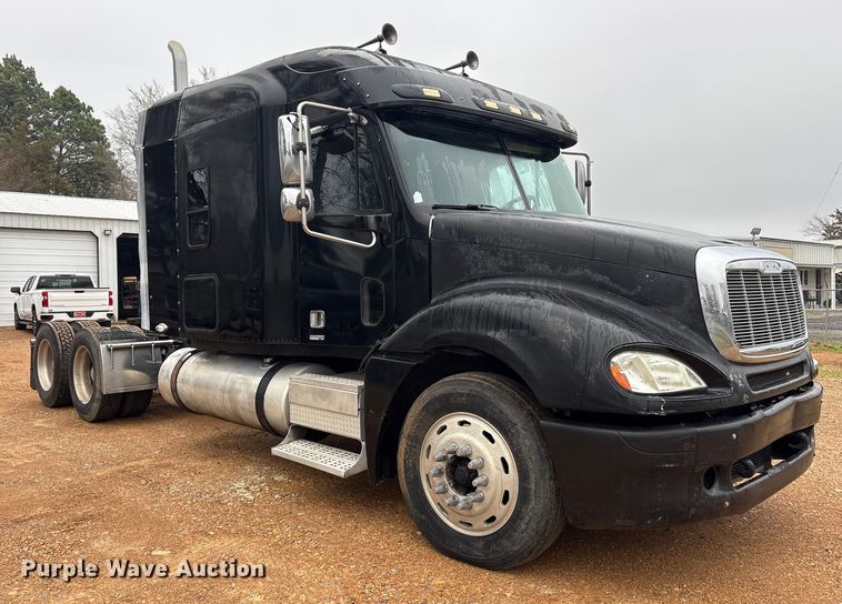 image for item ES8571 2006 Freightliner Columbia semi truck