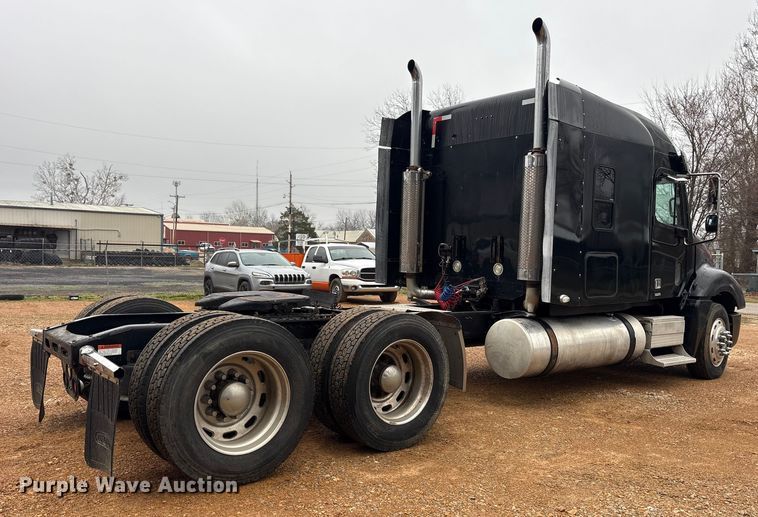 image for item ES8571 2006 Freightliner Columbia semi truck