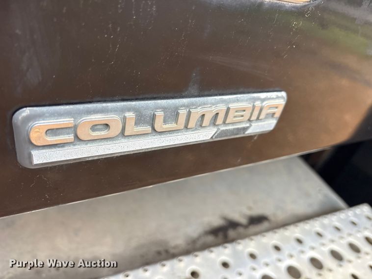 image for item ES8571 2006 Freightliner Columbia semi truck