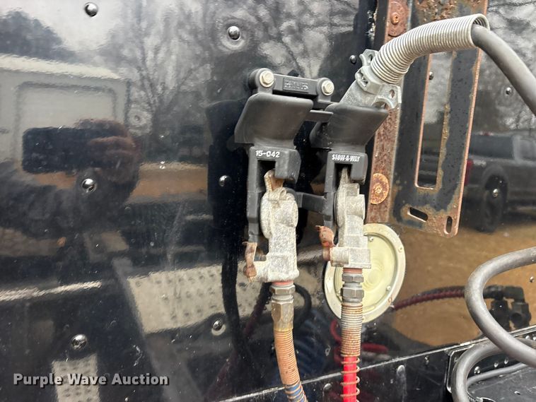 image for item ES8571 2006 Freightliner Columbia semi truck