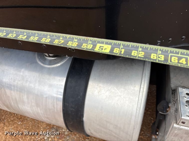 image for item ES8571 2006 Freightliner Columbia semi truck