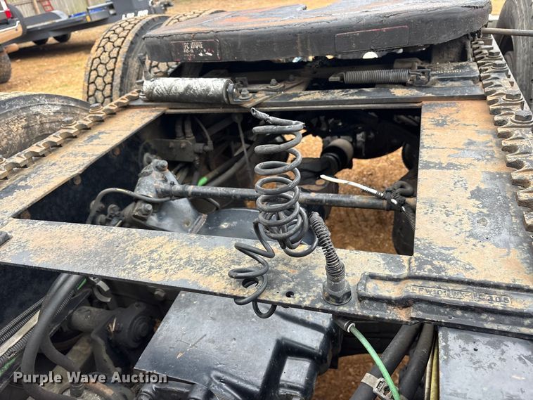 image for item ES8571 2006 Freightliner Columbia semi truck