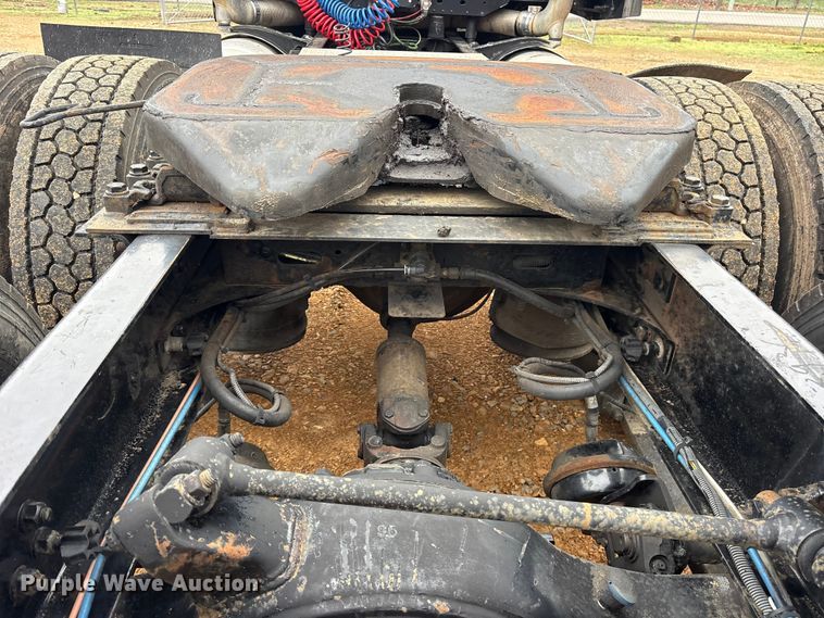 image for item ES8571 2006 Freightliner Columbia semi truck