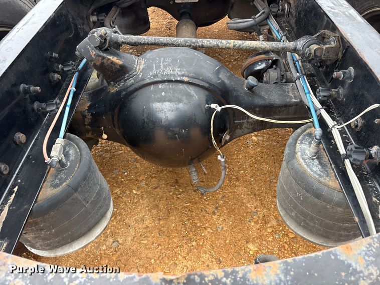 image for item ES8571 2006 Freightliner Columbia semi truck