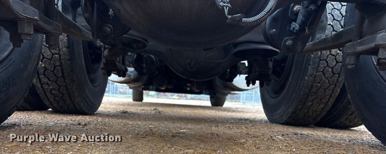 image for item ES8571 2006 Freightliner Columbia semi truck